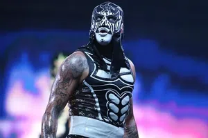 TUDN confunde a fan con Penta Zero Miedo y se vuelve blanco de burlas