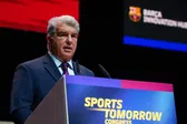 Joan Laporta no descarta más fichajes en Barcelona, a pesar de problemas económicos