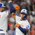 Astros vencen a Medias Rojas con gran noche de Ramón Urías
