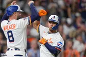 Astros vencen a Medias Rojas con gran noche de Ramón Urías