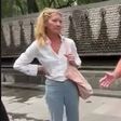Turista extranjero orina en Chapultepec y joven lo confronta: se vuelve viral video