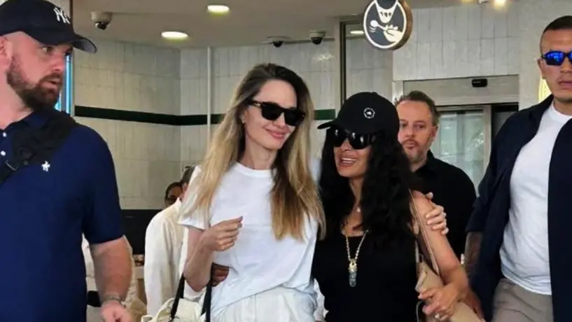 VIDEO: Papá se encuentra a Angelina Jolie y Salma Hayek en café de Veracruz… y lo presume a su familia