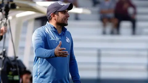Puebla nombra a Martín Bravo como entrenador interino ante salida de Pablo Guede