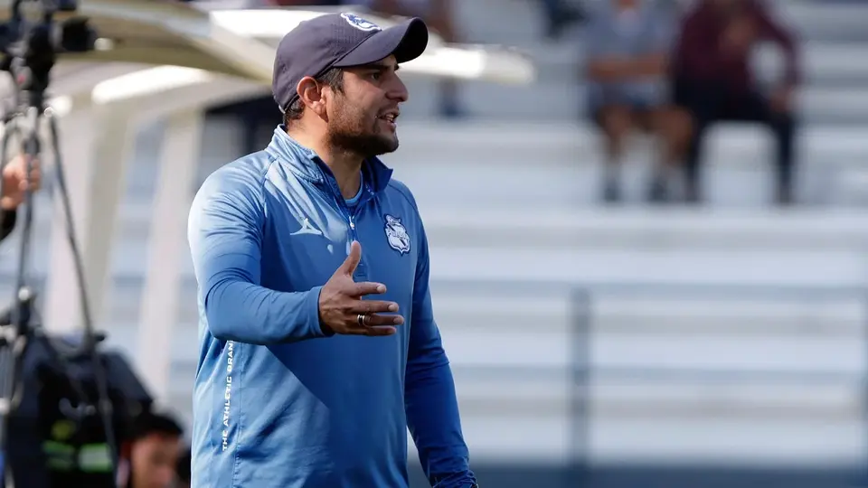 Puebla nombra a Martín Bravo como entrenador interino ante salida de Pablo Guede