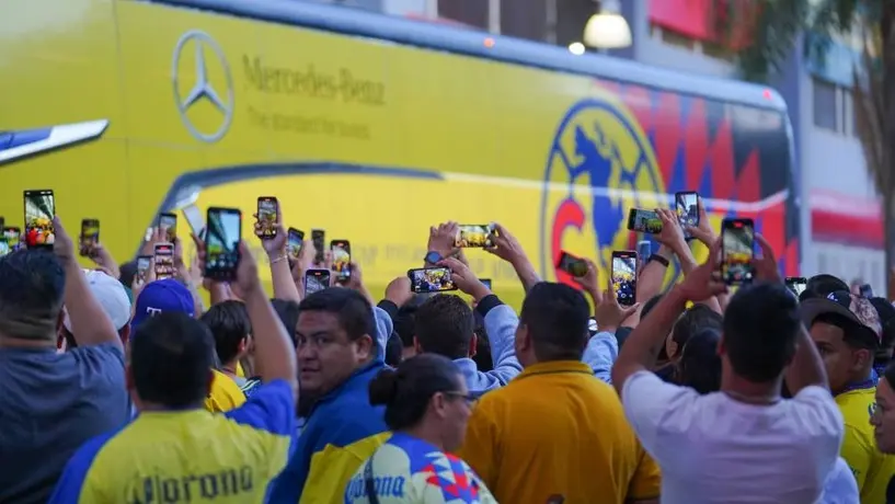 Aficionados del América quedan "plantados" en el Aeropuerto por Saint-Maximin