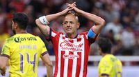 Chivas exhibe a Chicharito Hernández, condena su postura y toma acciones
