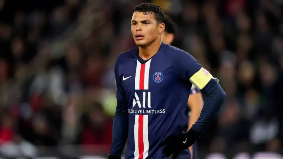 ¡Siempre en su corazón! Thiago Silva hace videollamada con la Champions del PSG