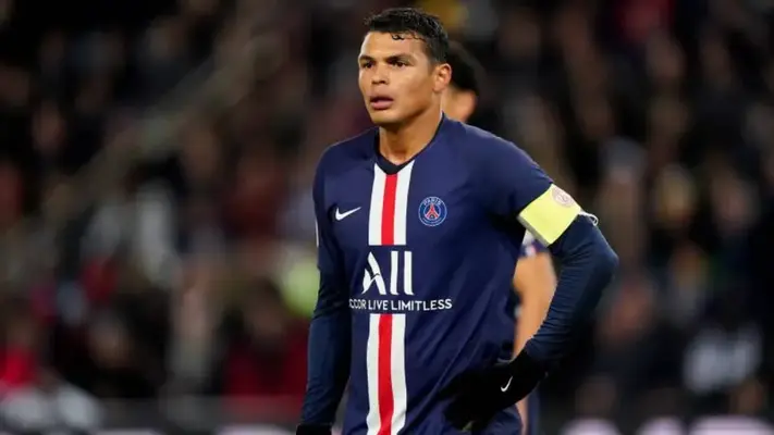 ¡Siempre en su corazón! Thiago Silva hace videollamada con la Champions del PSG