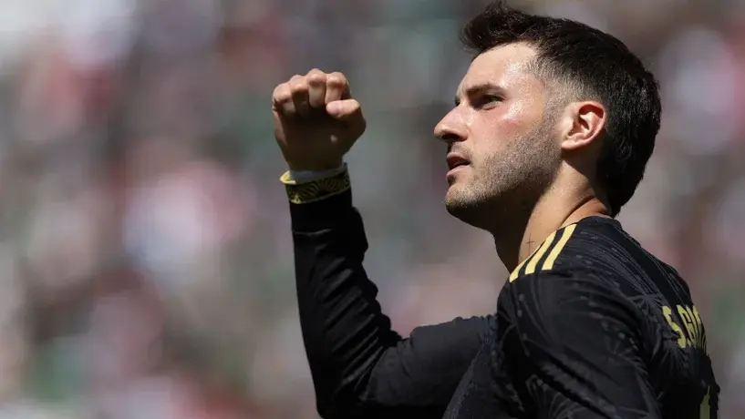 ¡Elogian a 'Santi'! Futbolista turco destacó la capacidad del delantero mexicano