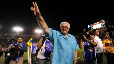 ¿Carlos Miloc con Rayados? El grave error en la serie de Chespirito que reescribe la historia