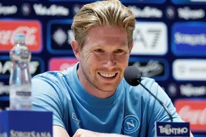 Kevin De Bruyne llena de elogios a Antonio Conte: ‘Está loco’