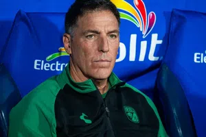 ¡Es opción! Eduardo Berizzo acepta que 'Toro' Fernández es del deseo de León