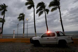 Huracán Flossie se intensifica a categoría 3
