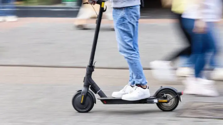 Licencia para manejar scooters, bicis eléctricas y bicimotos: ¿Cuándo entra en vigor?