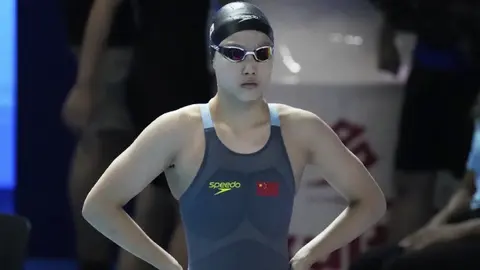 Sin nadar en la Final, Yu Zidi de 12 años hace historia al colgarse el bronce en el Mundial de Singapur 2025