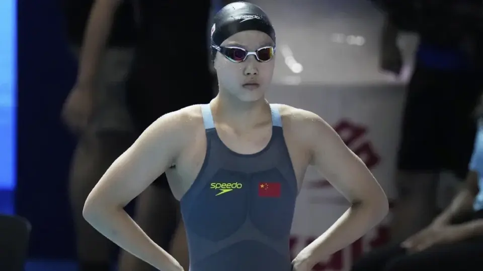 Sin nadar en la Final, Yu Zidi de 12 años hace historia al colgarse el bronce en el Mundial de Singapur 2025