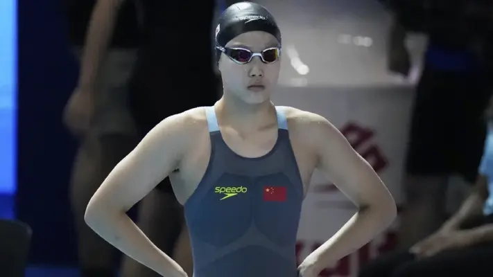 Sin nadar en la Final, Yu Zidi de 12 años hace historia al colgarse el bronce en el Mundial de Singapur 2025