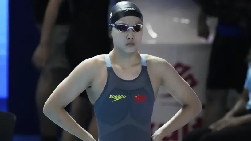 Sin nadar en la Final, Yu Zidi de 12 años hace historia al colgarse el bronce en el Mundial de Singapur 2025