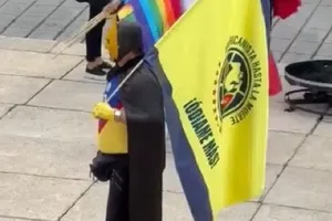 Aficionado de América causa revuelo en redes tras aparecer en Marcha LGBTQ+ en la CDMX