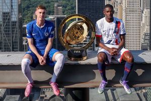 Mundial de Clubes 2025: Cole Palmer y Ousmane Dembélé recrean fotografía en un rascacielos