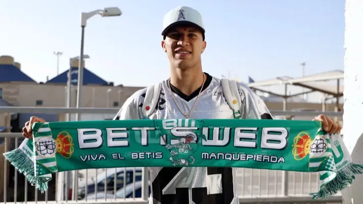¡Adiós Monterrey! Nelson Deossa aterriza en Sevilla para reportar con Betis