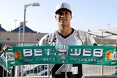 ¡Adiós Monterrey! Nelson Deossa aterriza en Sevilla para reportar con Betis