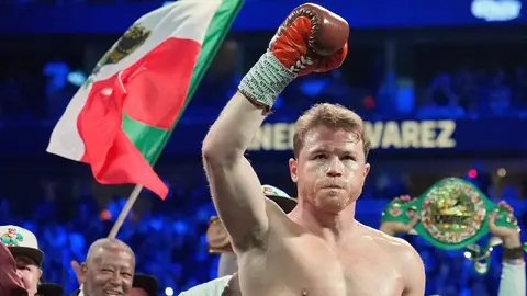 Canelo Álvarez y Terence Crawford se fueron a los empujones durante el careo