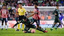 ¿Perjudicaron a Chivas? El Rebaño Sagrado cayó con polémicas decisiones arbitrales y del VAR en León