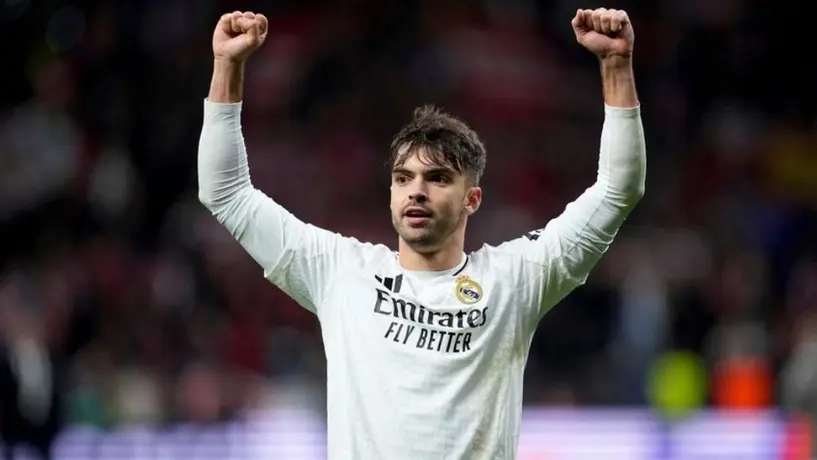 Raúl Asencio ya fue inscrito como jugador del primer equipo en el Real Madrid