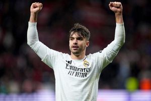 Raúl Asencio ya fue inscrito como jugador del primer equipo en el Real Madrid