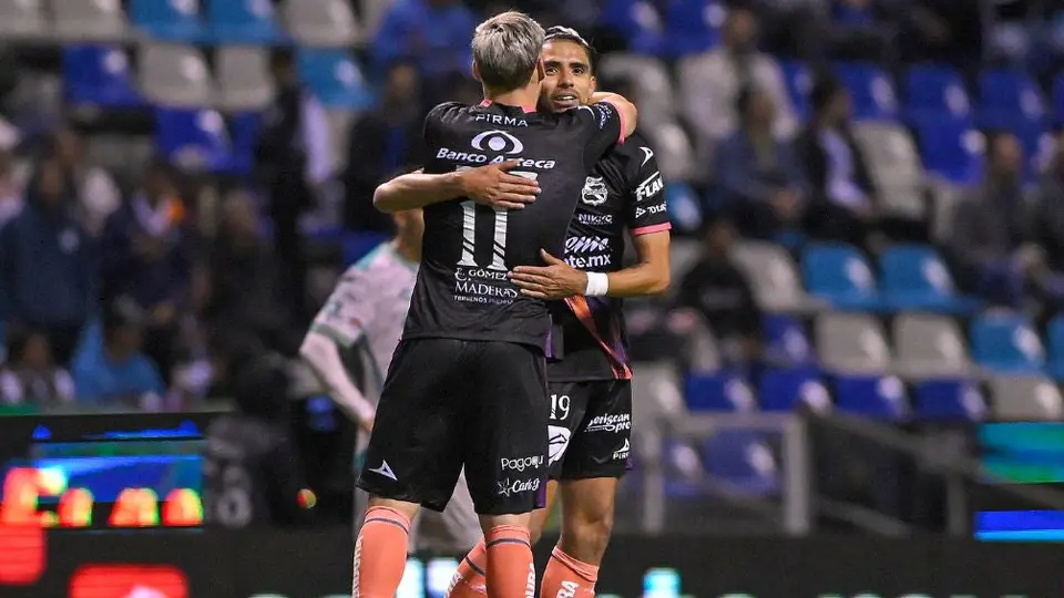 Puebla, con lo justo, consigue su primera victoria del torneo ante Santos