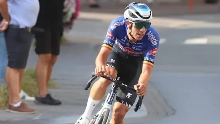 Dries de Bondt es investigado por la UCI tras presunta ayuda a Carapaz