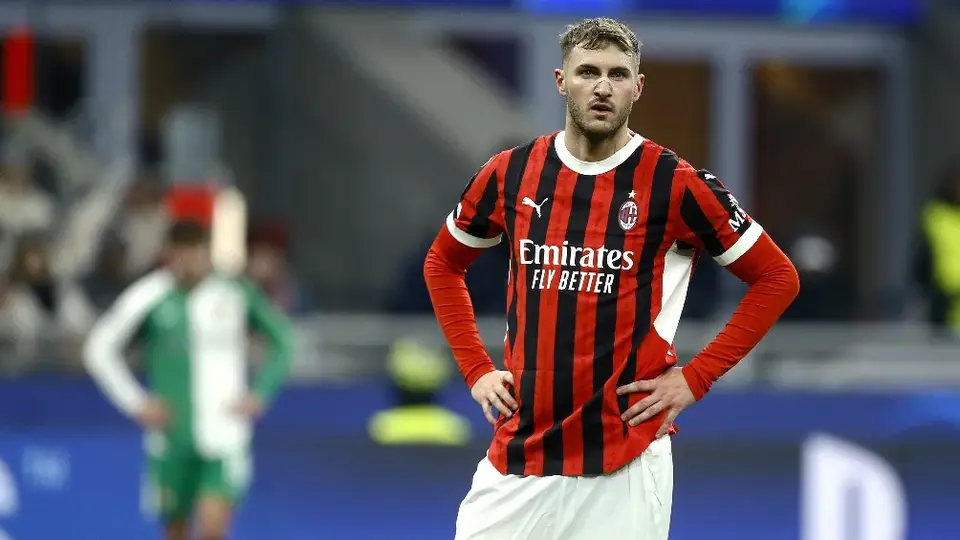 ¿Borrado? Santiago Giménez no fue incluido por Milan en lista para pretemporada