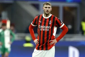 ¿Borrado? Santiago Giménez no fue incluido por Milan en lista para pretemporada