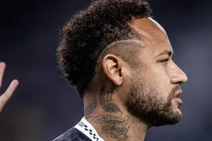 Neymar jugó seis partidos consecutivos por primera vez en años