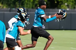 Jaguars firma a Travis Hunter, estrella universitaria, por 4 años y 46.6 millones