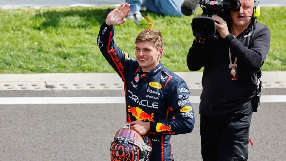 ¿Se rinde? Max Verstappen ‘tira la toalla’ con Red Bull en plena competición