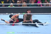 Dominik Mysterio vence a Octagón Jr, amarrándolo de las cuerdas, en Money In The Bank 2025