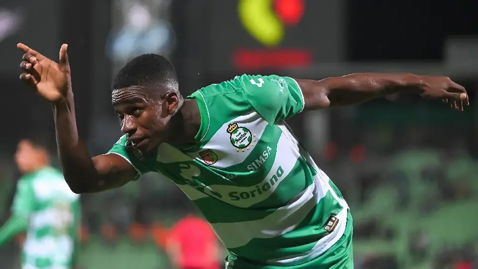 Corinthians tendrá que saldar deuda con Santos Laguna por el traspaso de Félix Torres