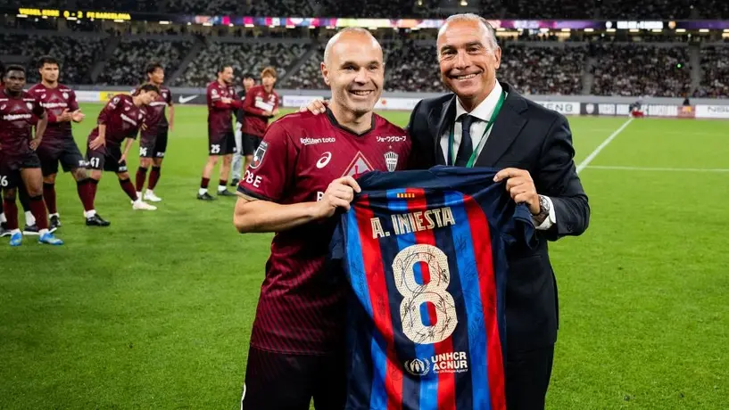 El Barça homenajea a Iniesta previo a su encuentro de despedida ante el Vissel Kobe