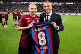 El Barça homenajea a Iniesta previo a su encuentro de despedida ante el Vissel Kobe