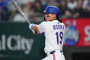 El mexicano Alejandro Osuna conecta sus primeros imparables en las Grandes Ligas