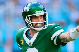¡Se acabó la novela! Aaron Rodgers firma por un año con Pittsburgh Steelers