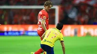 ¡Dudoso penalti contra las Águilas! Arbitraje causa polémica en el Toluca vs América