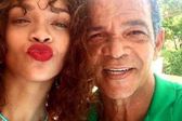 En medio de su embarazo, Rihanna sufre la muerte de su padre Ronald Fenty