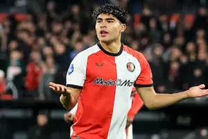 ¡Oficial! Stéphano Carrillo deja Feyenoord