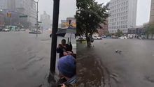 Lluvias en Nueva York: Dejan calles inundadas, caos en el Metro y dos muertos