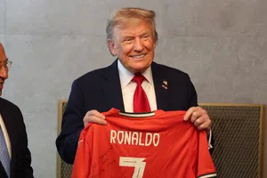 Cristiano Ronaldo envía mensaje de paz con un regalo especial a Donald Trump