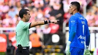 ¿Perjudicaron a Chivas? César Ramos desata la polémica tras marcar penal a favor de Atlético San Luis