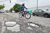 ¿Reparar un bache por tu cuenta en CDMX? Podrías ir a la cárcel o recibir una multa